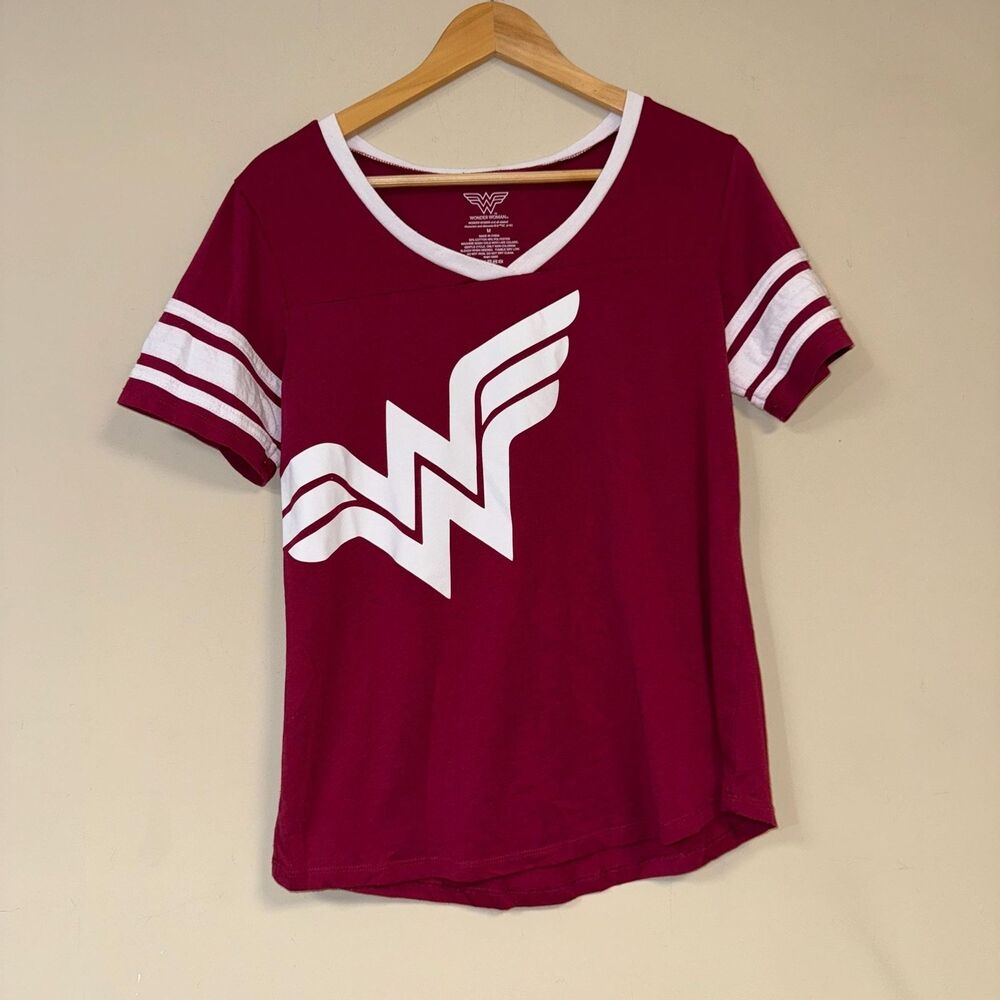 Wonder Women T-Shirt Medium Top Red White DC Comic Short Sleeve Graphic Hero